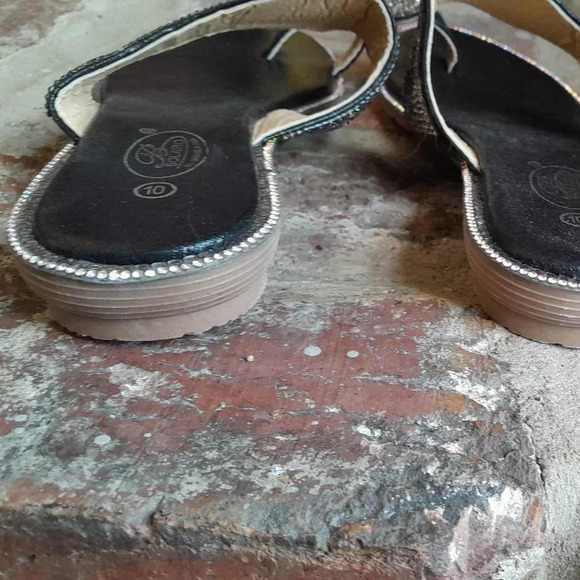 Bolaro by Summer Rio Embellished toe ring sandals - Picture 6 of 10